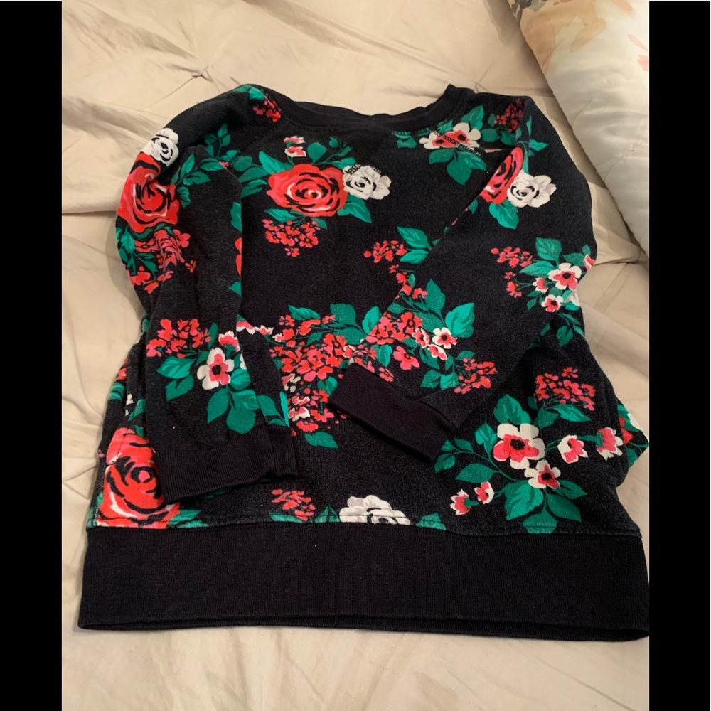 Black sweatshirt with pretty flowers